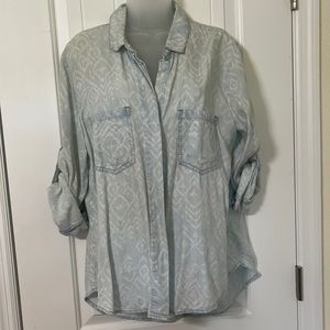 Olive and Sloane Chambray Button Down Shirt. Size Large.